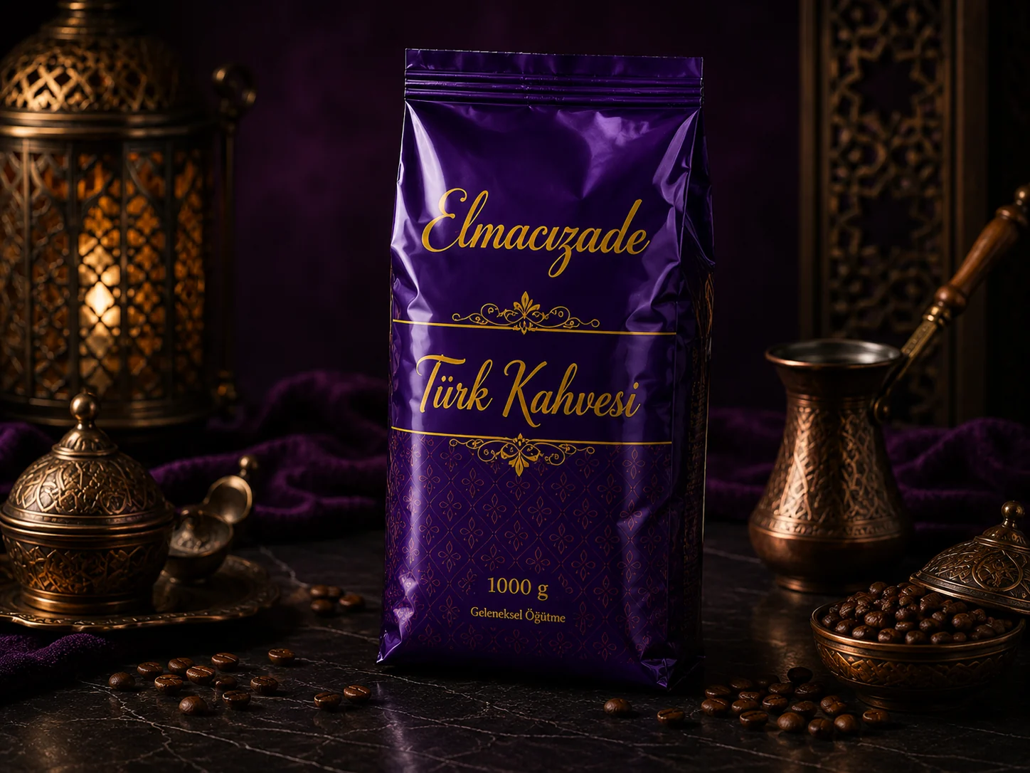 Elmacızade 1000 gram Türk kahvesi paketi ve geleneksel kahve sunumu